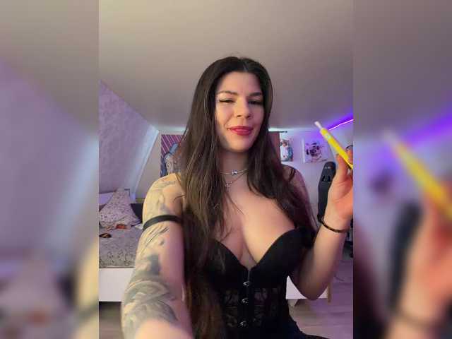 Entra en el chat con el modelo -MaybeBaby- -MaybeBaby-