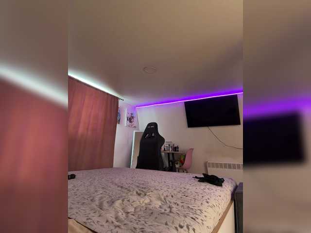 Entra en el chat con el modelo -MaybeBaby- -MaybeBaby-