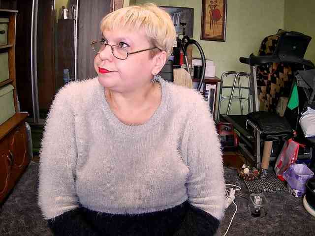 LOLA88888 webcam