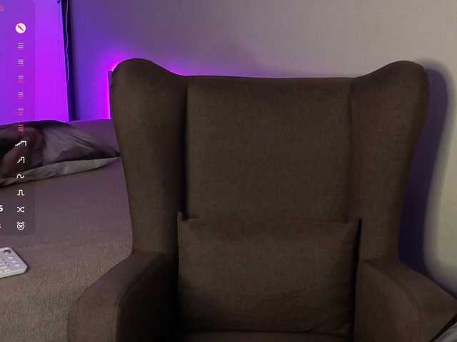 MikaKisa66624 webcam