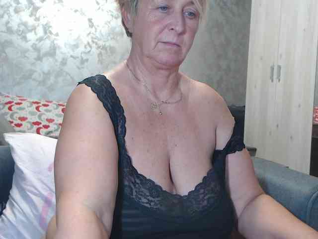 LovePinkLilli webcam