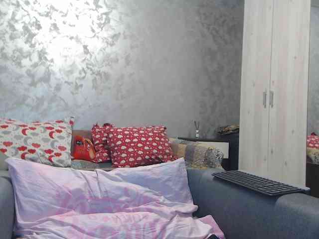 LovePinkLilli webcam