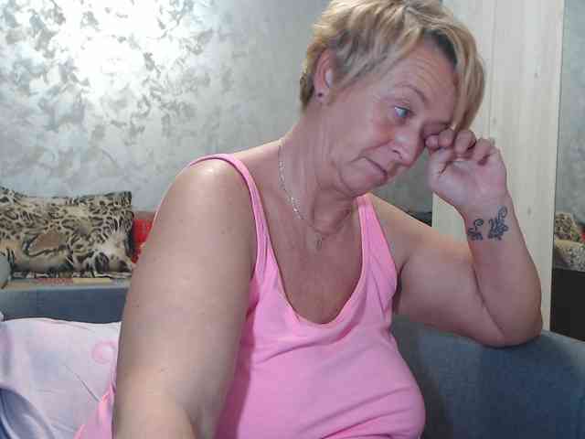 LovePinkLilli webcam
