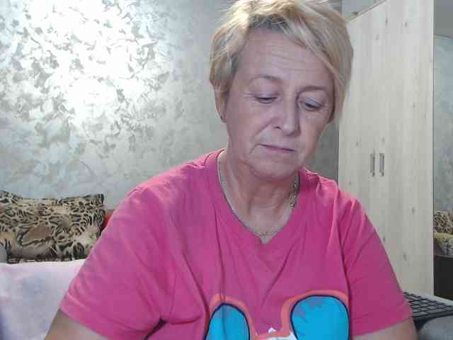 LovePinkLilli webcam