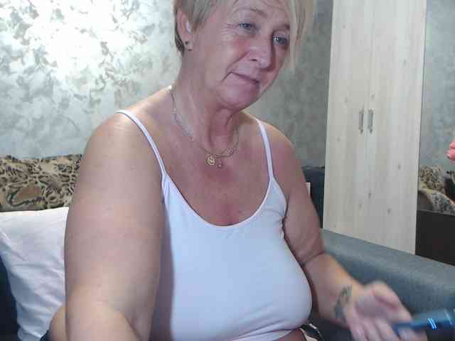 LovePinkLilli webcam