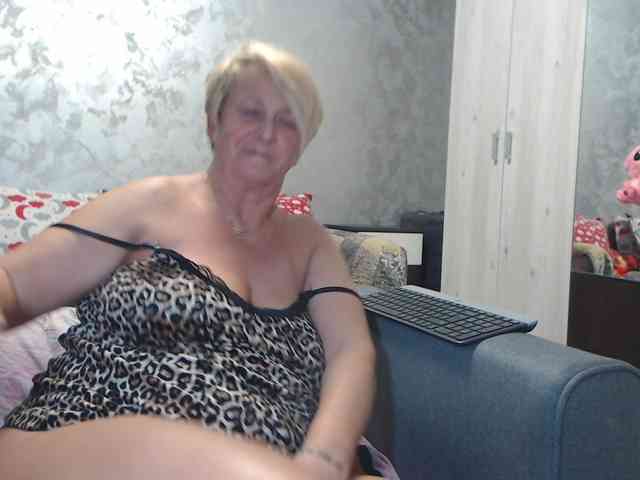 LovePinkLilli webcam