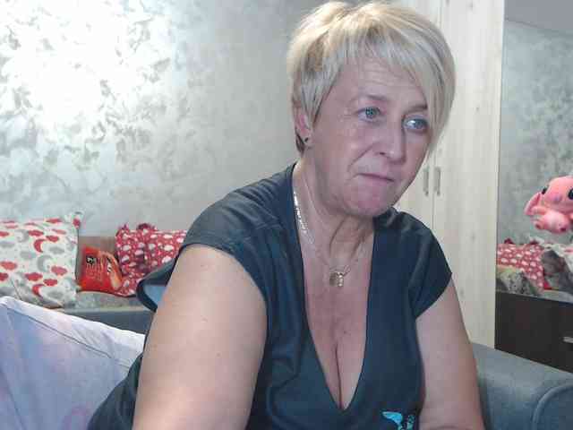 LovePinkLilli webcam
