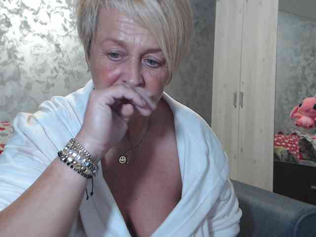 LovePinkLilli webcam