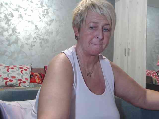 LovePinkLilli webcam