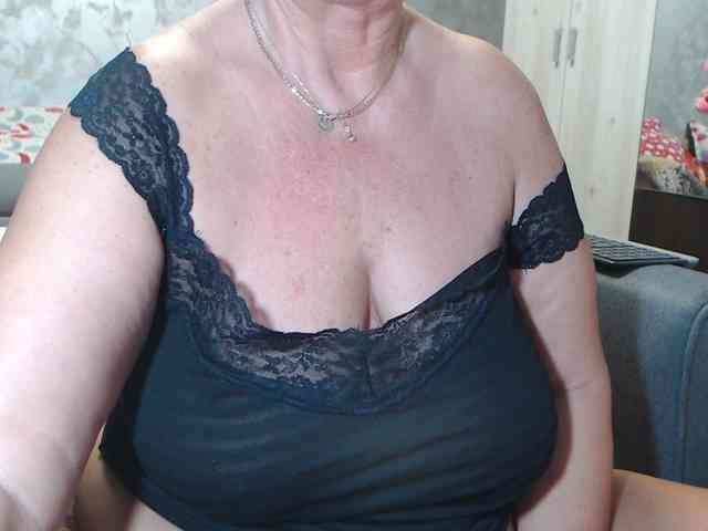 LovePinkLilli webcam