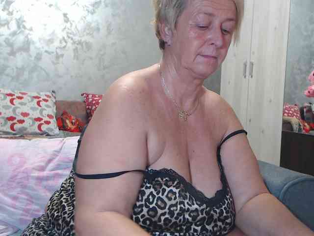 LovePinkLilli webcam