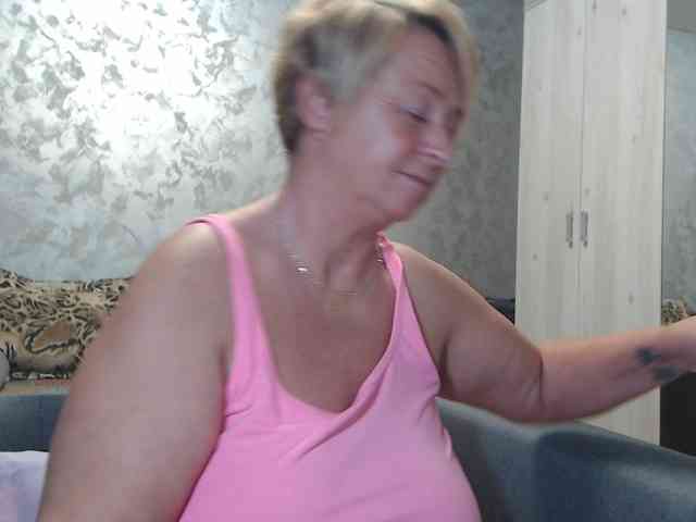 LovePinkLilli webcam