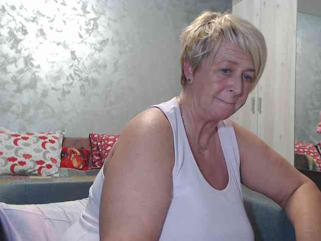 LovePinkLilli webcam