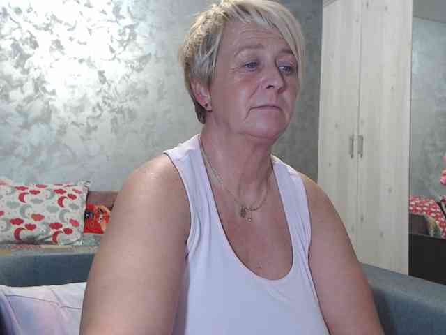 LovePinkLilli webcam