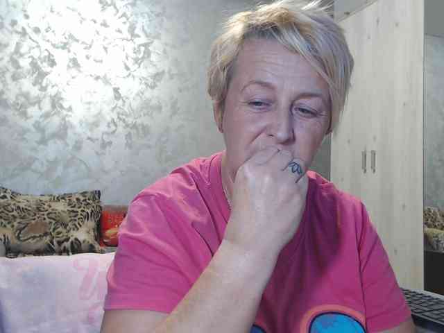LovePinkLilli webcam