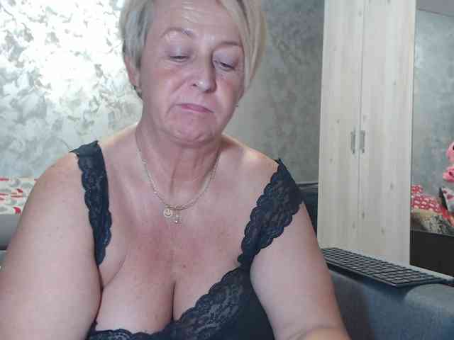 LovePinkLilli webcam