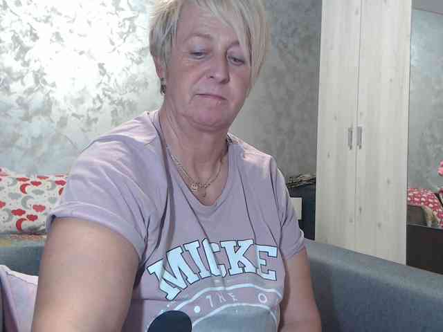 LovePinkLilli webcam