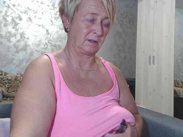 LovePinkLilli webcam
