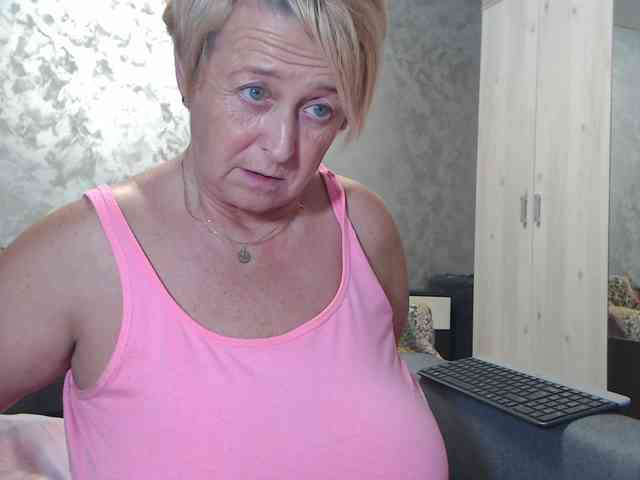 LovePinkLilli webcam