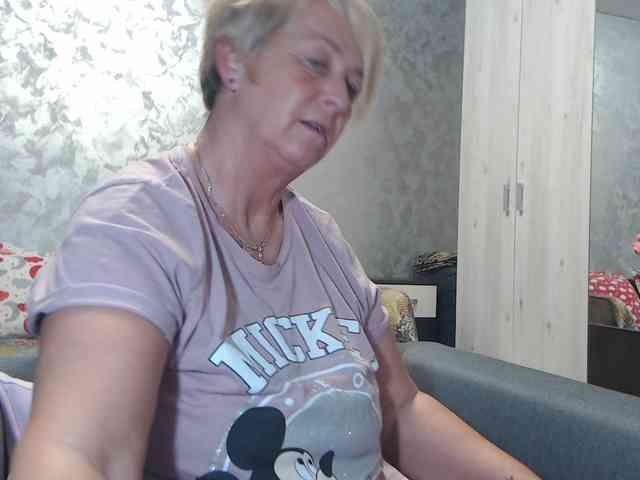 LovePinkLilli webcam