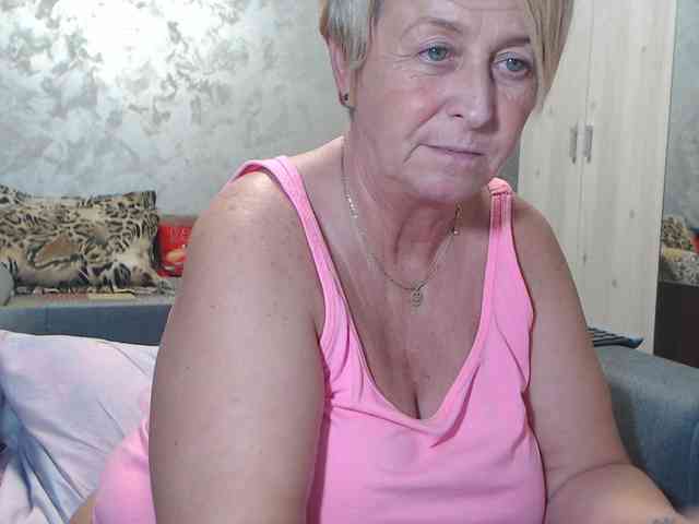 LovePinkLilli webcam
