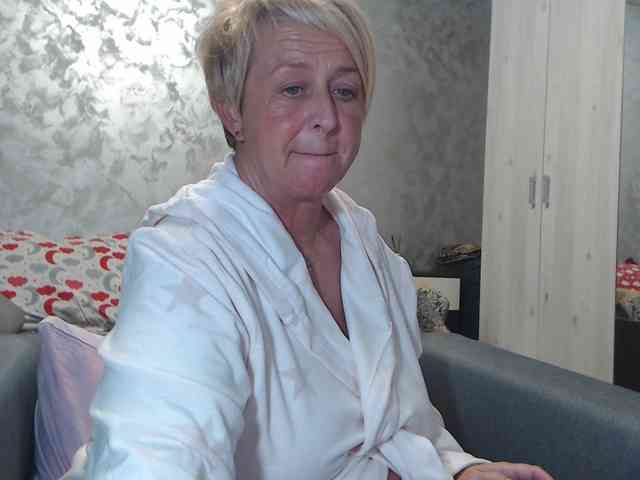 LovePinkLilli webcam