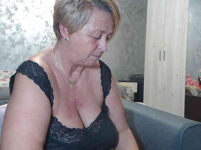 LovePinkLilli webcam