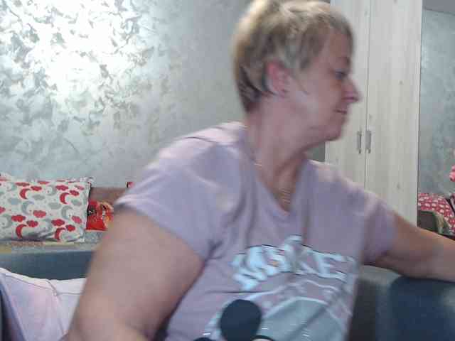 LovePinkLilli webcam