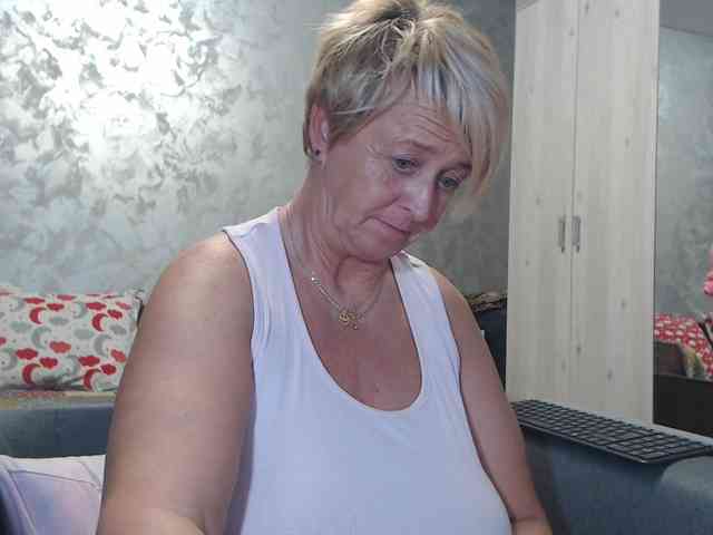 LovePinkLilli webcam