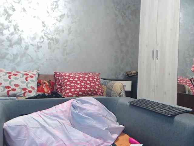 LovePinkLilli webcam