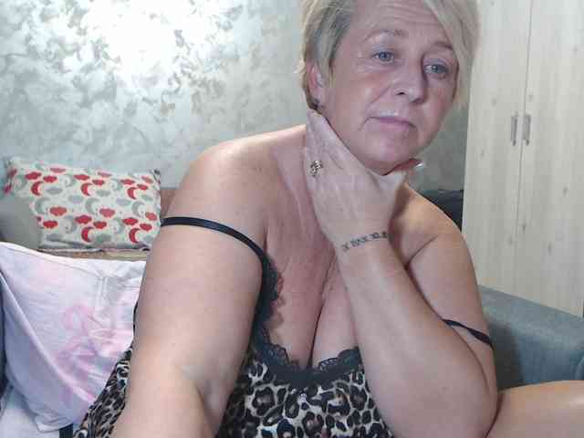 LovePinkLilli webcam