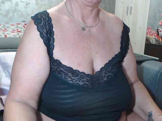 LovePinkLilli webcam