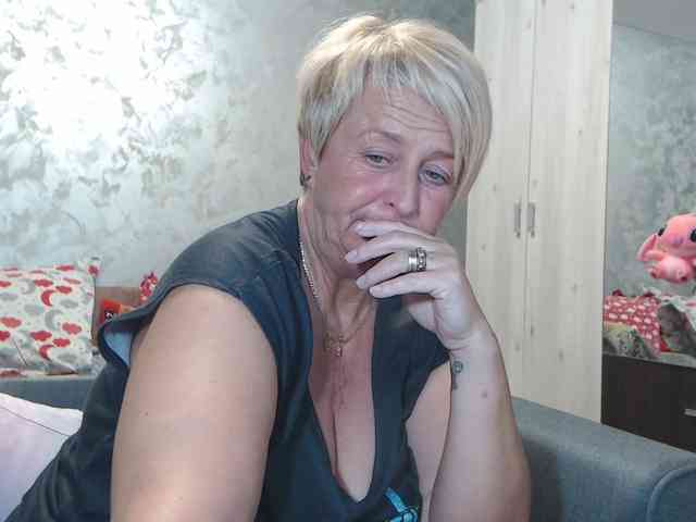 LovePinkLilli webcam