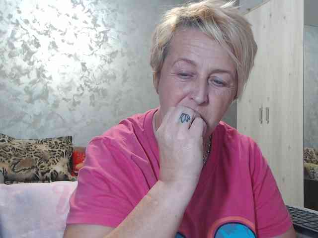 LovePinkLilli webcam