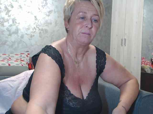 LovePinkLilli webcam