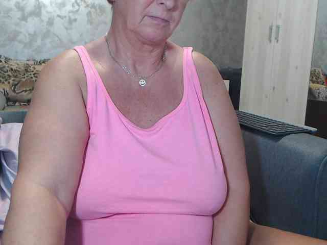 LovePinkLilli webcam