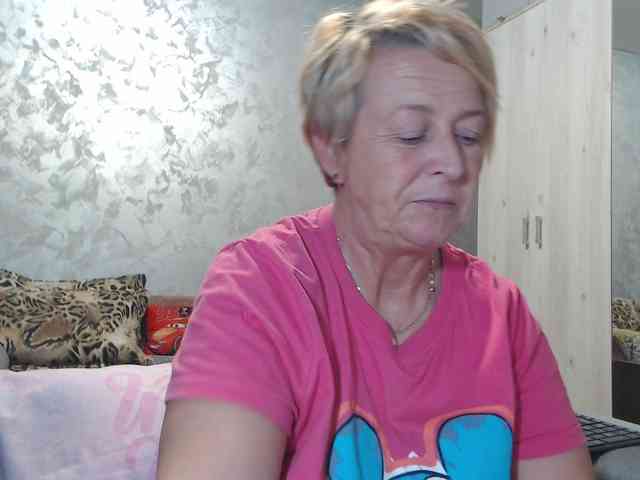 LovePinkLilli webcam