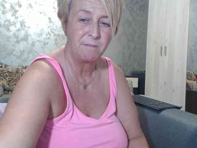 LovePinkLilli webcam