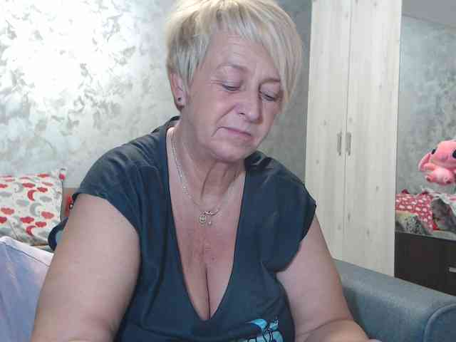LovePinkLilli webcam