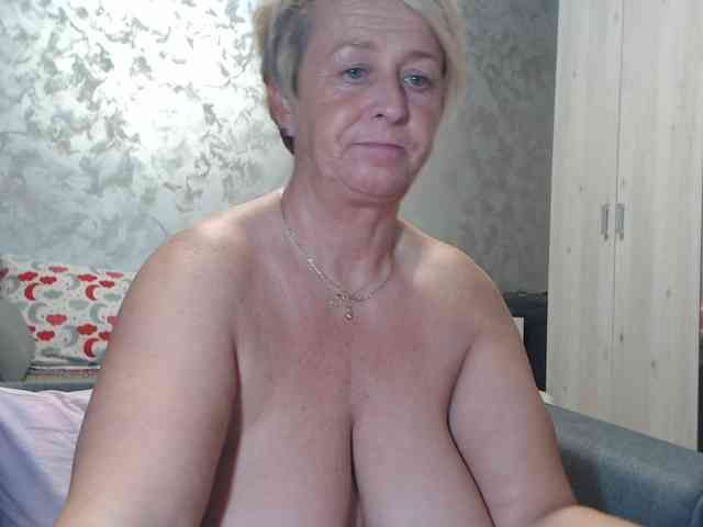 LovePinkLilli webcam