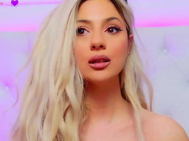 Vai a chattare su AriannaSins AriannaSins