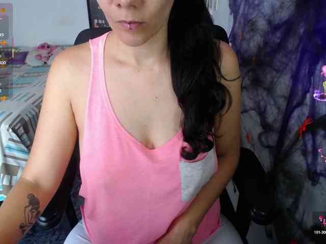 Giselle-moon webcam