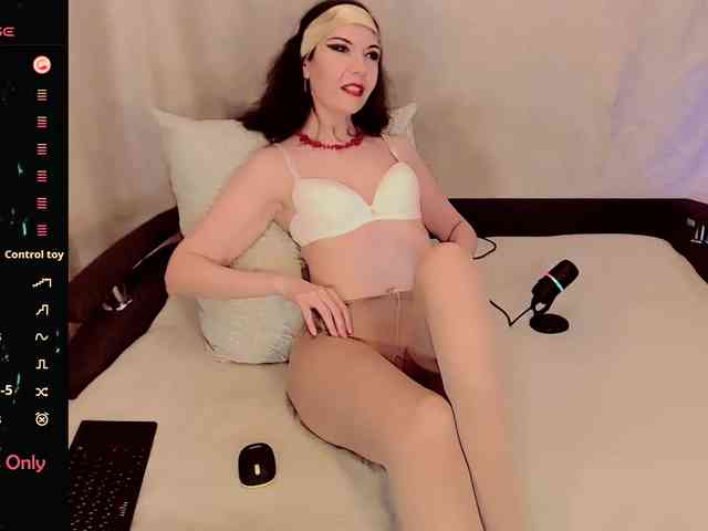 LunaTenebriss webcam