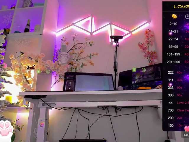 Entra en el chat con el modelo _Marilyn_ _Marilyn_