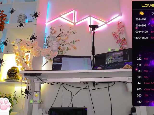 Entra en el chat con el modelo _Marilyn_ _Marilyn_