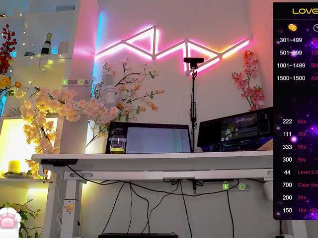 Entra en el chat con el modelo _Marilyn_ _Marilyn_