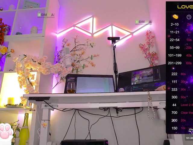 Entra en el chat con el modelo _Marilyn_ _Marilyn_