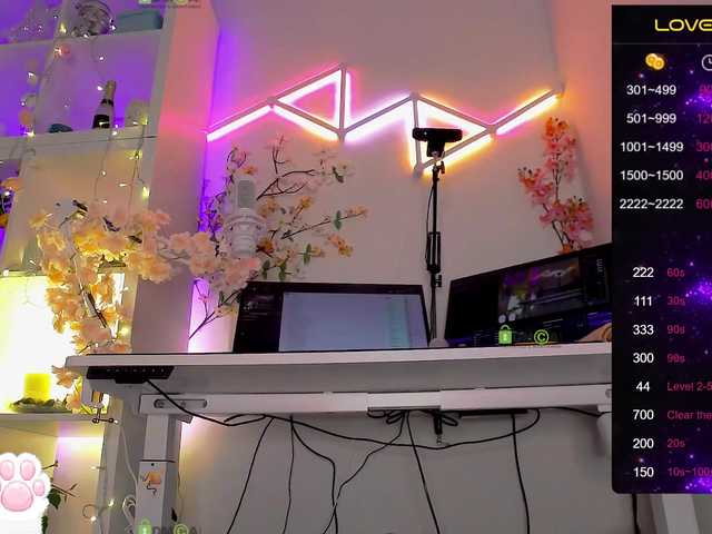 Entra en el chat con el modelo _Marilyn_ _Marilyn_