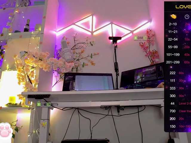 Entra en el chat con el modelo _Marilyn_ _Marilyn_