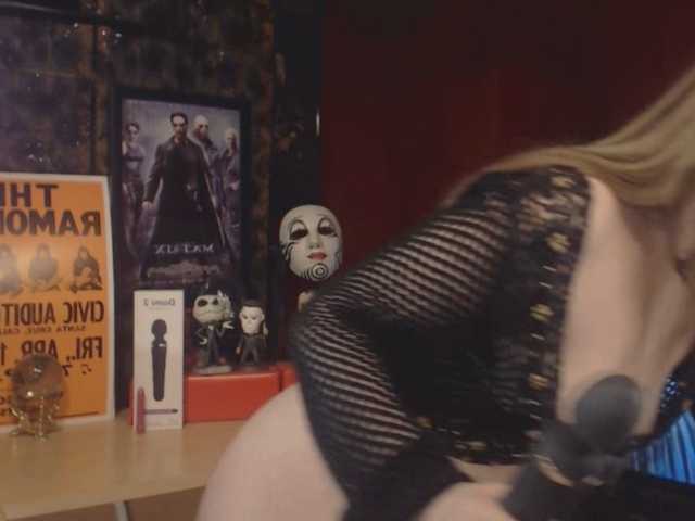 MaddisonRae76 webcam